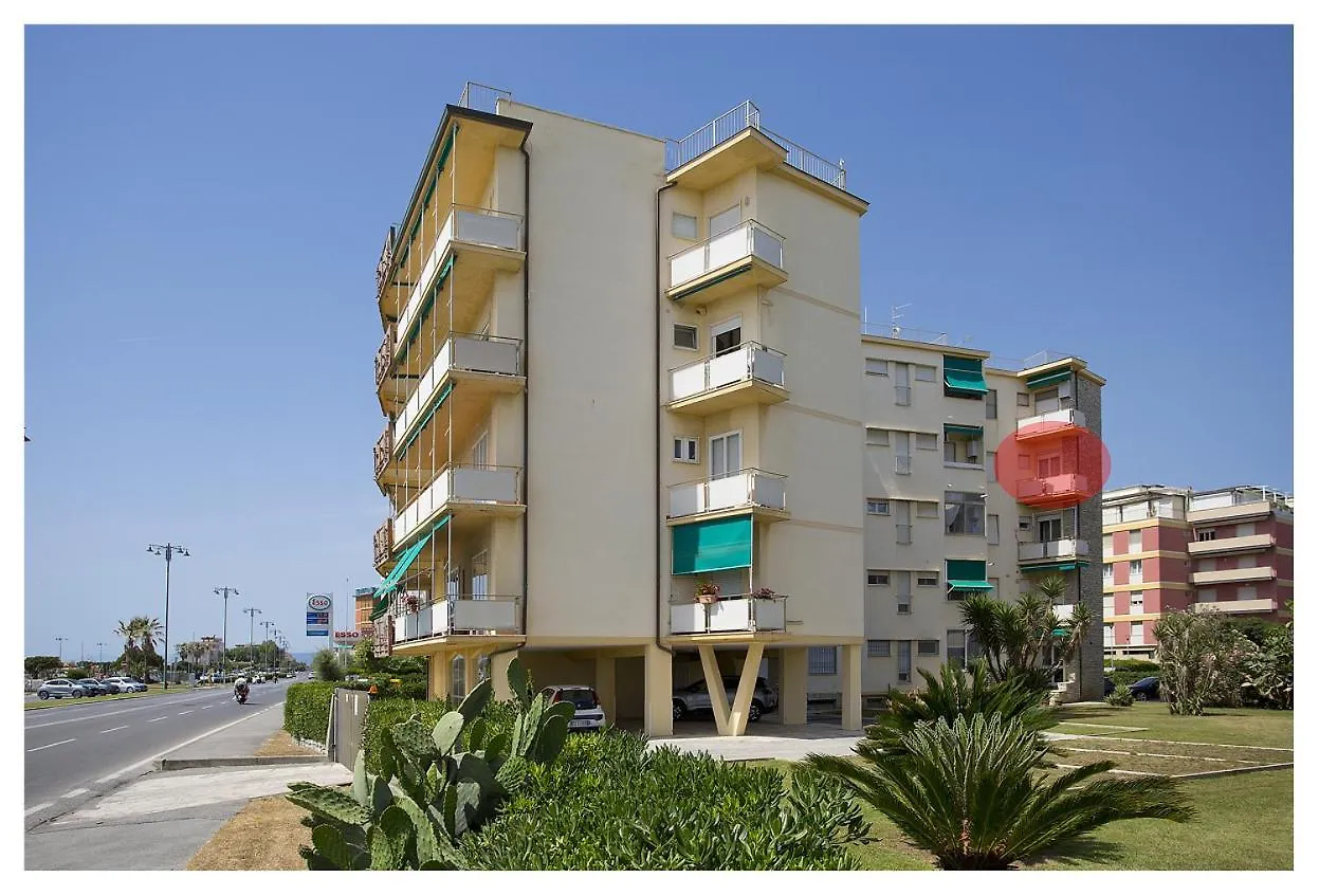 Casa Gorgone, Seafront Flat! Apartman Viareggio